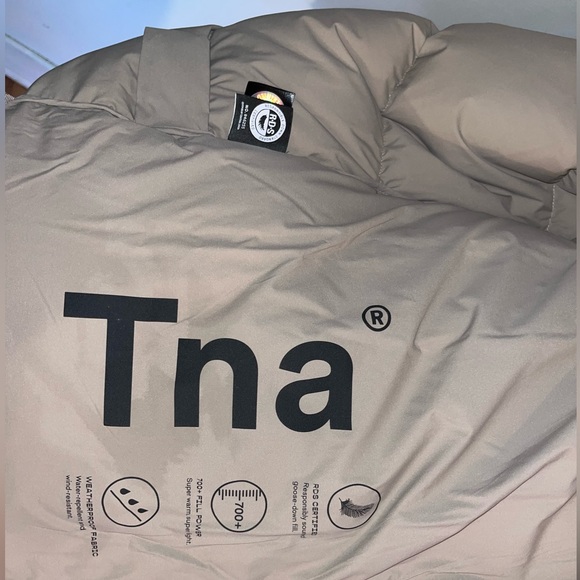 Aritzia -TNA The Super Puff Mid - Picture 4 of 4